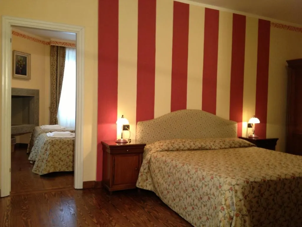 Hotel La Dependance à Menaggio Maison d'hôtes